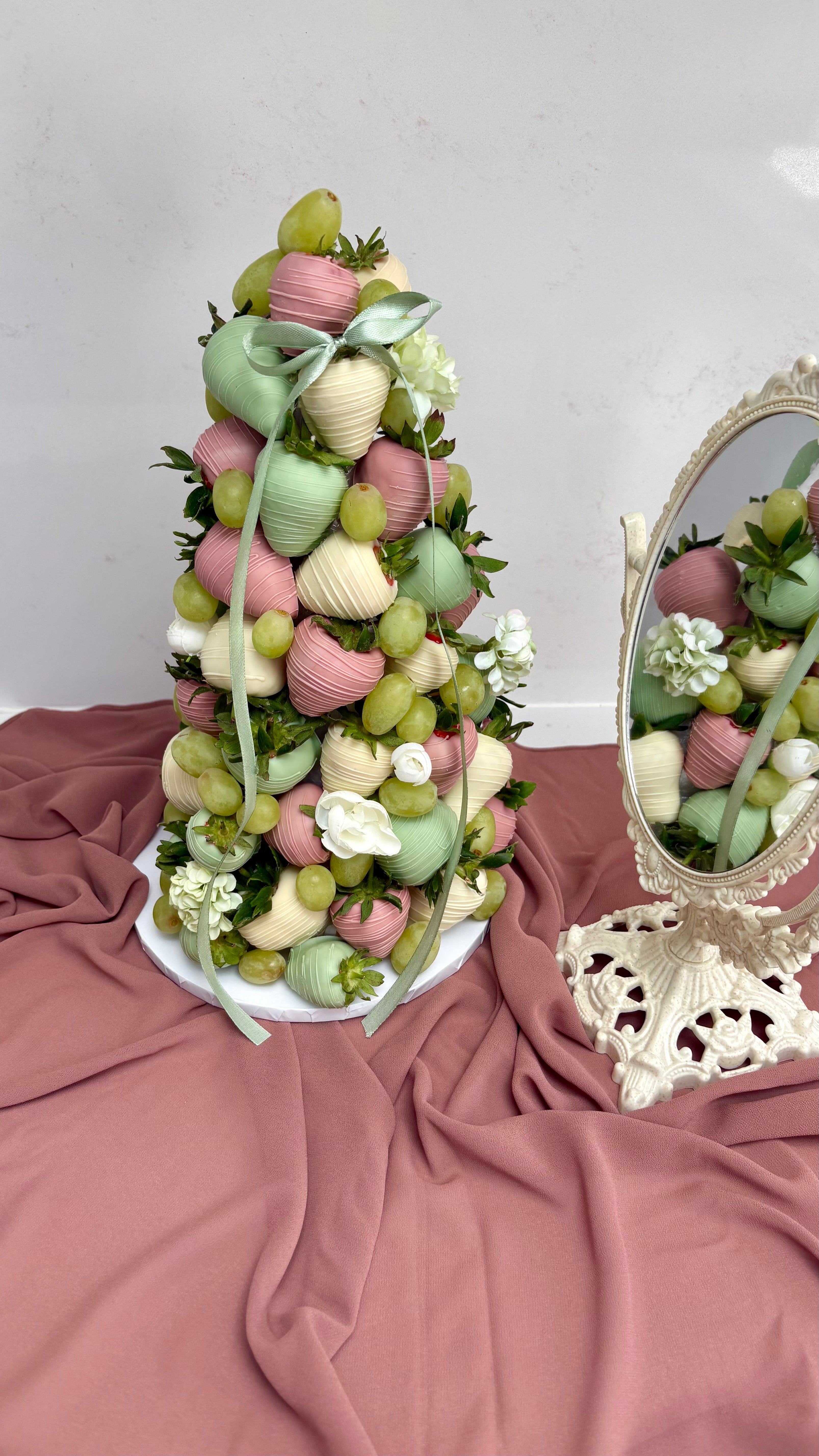Regular Strawberry Tower (35 Strawberries)